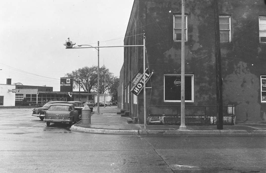 Businesses and Factories, Iowa, signage, street corner, IA, United States, Photos, historic, Motorized Vehicles, stoplight, Coon Rapids, history, Main Streets & Town Squares, hotel, ia, Coon Rapids Enterprise, cars