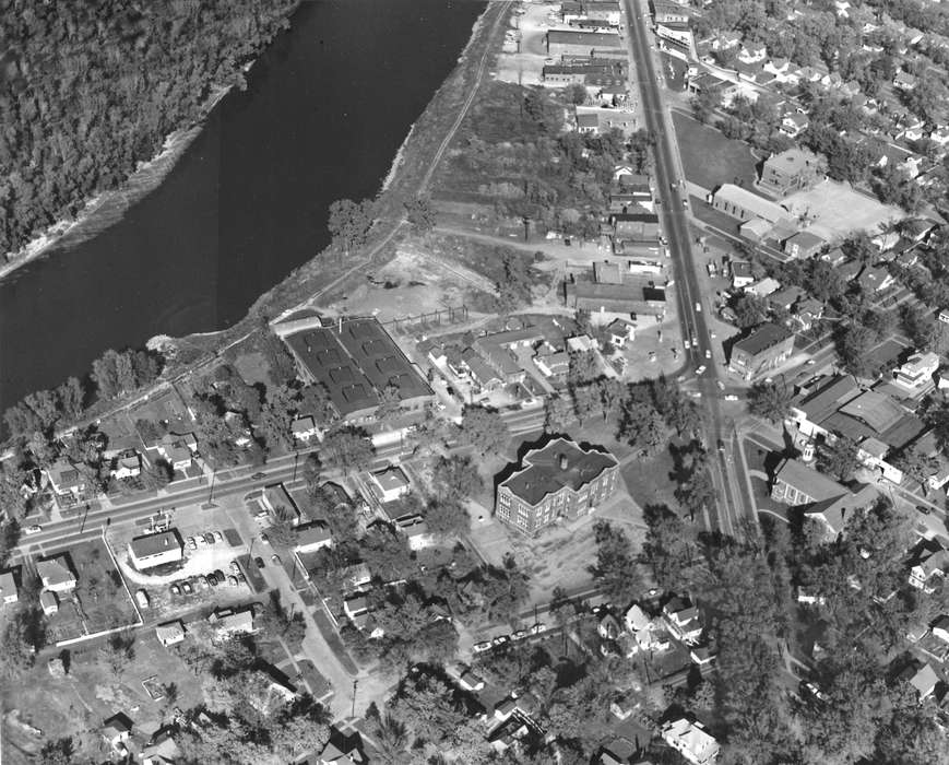 Cities and Towns, Lakes, Rivers, and Streams, Lemberger, LeAnn, Iowa History, river, road, Aerial Shots, Iowa, Ottumwa, IA, history of Iowa