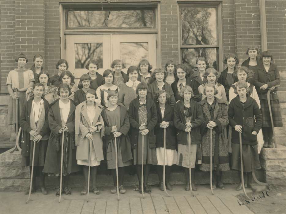 group photo, Waverly Public Library, Children, Iowa History, Portraits - Group, Outdoor Recreation, girls, Waverly, IA, hockey, Iowa, history of Iowa, high school, Sports