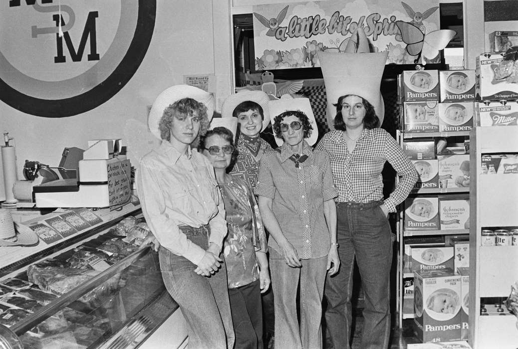 Businesses and Factories, Iowa, Coon Rapids, United States, historic, history, Coon Rapids Enterprise, Photos, IA, hats, women at work, ia