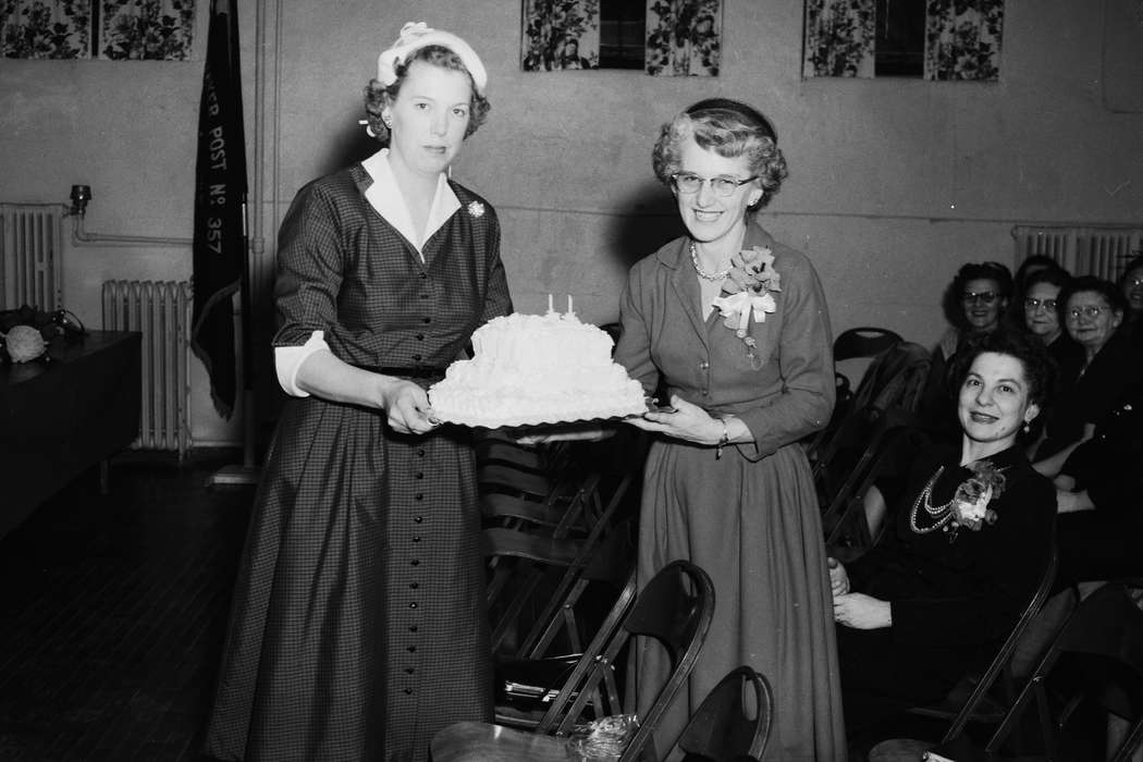 ia, cake, Civic Engagement, ladies's club, Iowa, history, Photos, women, Portraits - Group, woman, Food and Meals, Coon Rapids Enterprise, historic