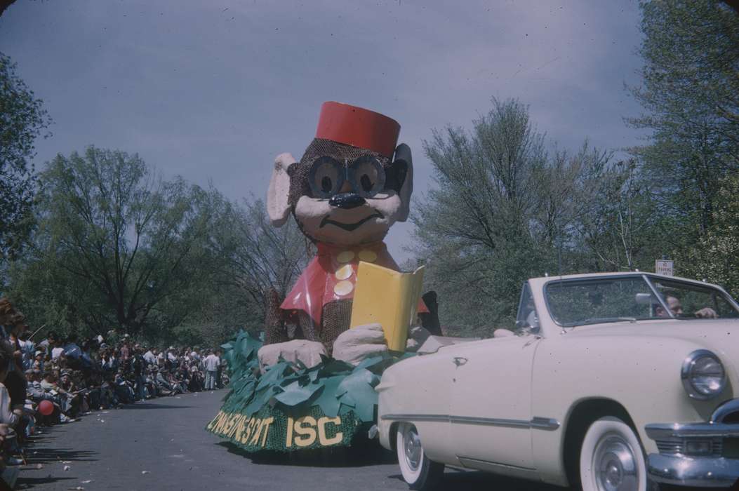 parade, monkey, isu, Ames, IA, Iowa, crowd, Motorized Vehicles, veishea, Entertainment, iowa state university, Iowa History, history of Iowa, parade float, Sack, Renata