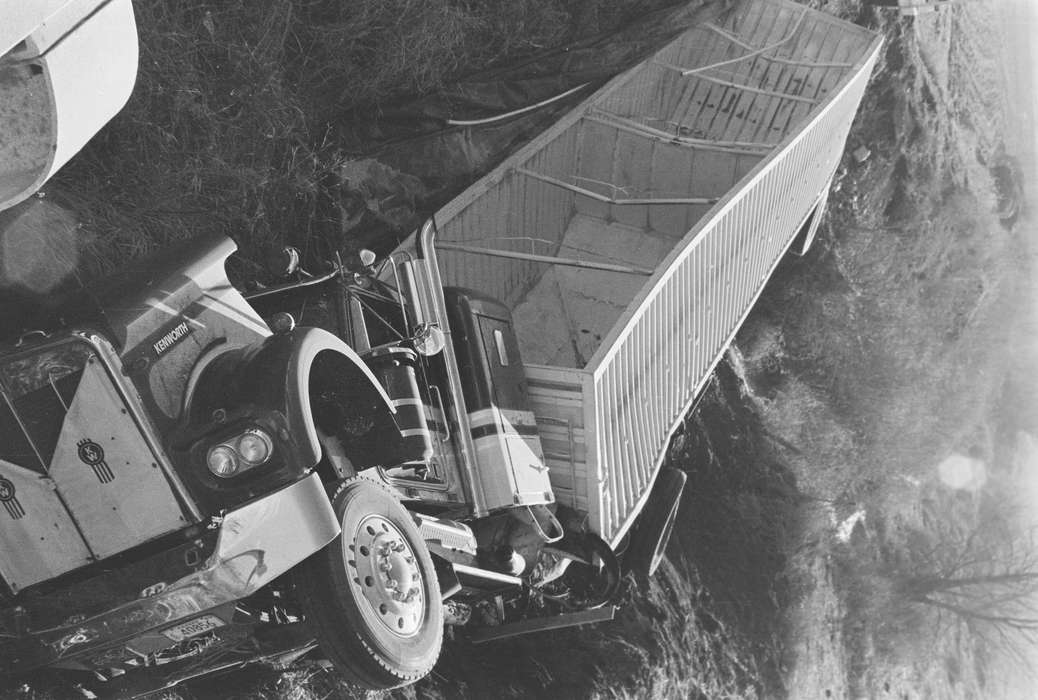 truck, Iowa, Coon Rapids, United States, Wrecks, historic, history, Coon Rapids Enterprise, Photos, IA, crash, ia