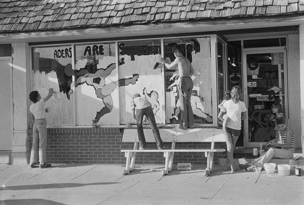 Schools and Education, Main Streets & Town Squares, window painting, homecoming, Photos, history, IA, Coon Rapids Enterprise, ia, Iowa, historic, Coon Rapids, United States, Businesses and Factories, Portraits - Group