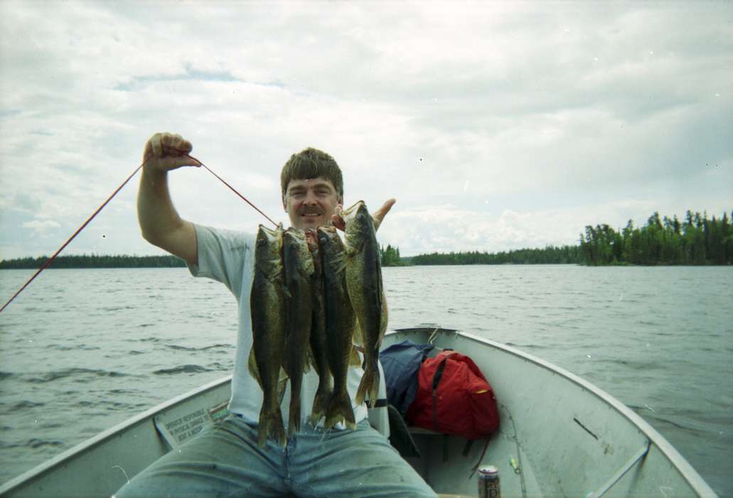 lake, walleye, Portraits - Individual, mississippi river, Iowa, Outdoor Recreation, Rayl, Donna, boat, river, IA, Iowa History, history of Iowa, Lakes, Rivers, and Streams, fish