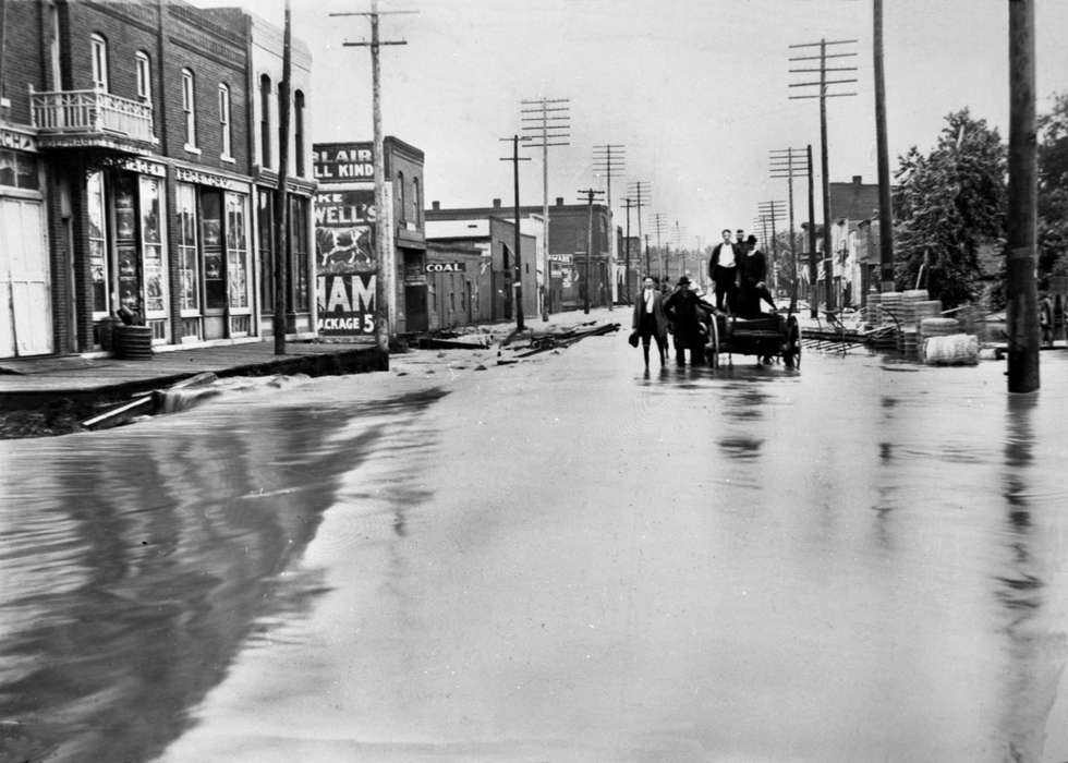 Floods, Iowa History, history of Iowa, Iowa, horse and buggy, Lemberger, LeAnn, storefront, Ottumwa, IA, Animals