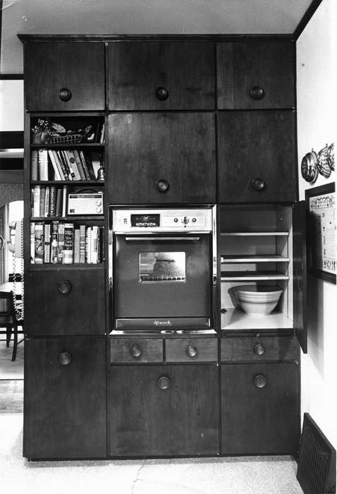 oven, radio, telephone, Iowa History, Cedar Rapids, IA, history of Iowa, Homes, bread, Karns, Mike, bowl, kitchen, Iowa, cabinets