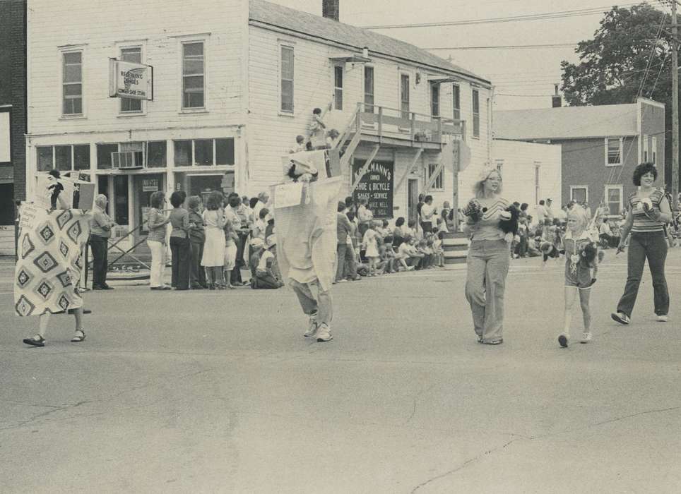 Waverly, IA, Children, history of Iowa, Waverly Public Library, Iowa History, parade, Cities and Towns, Fairs and Festivals, Main Streets & Town Squares, Iowa