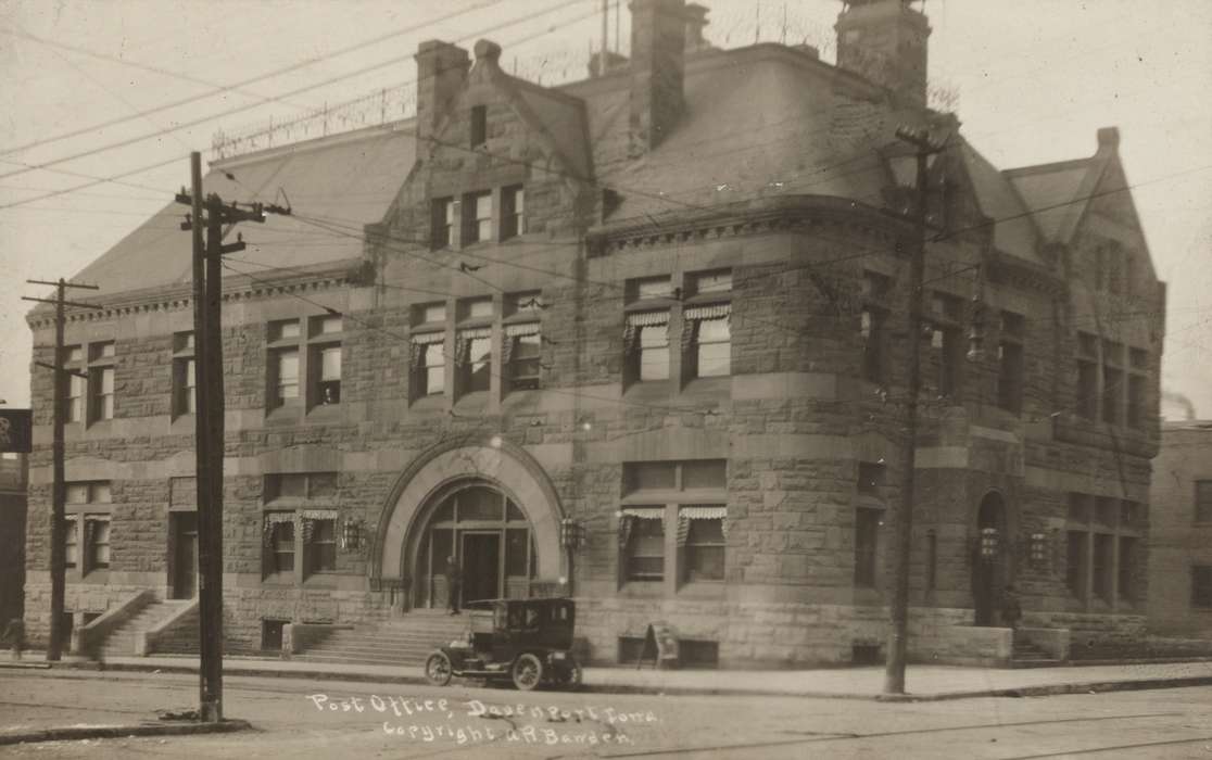 street corner, Iowa History, Businesses and Factories, mainstreet, post office, brick building, history of Iowa, Iowa, Motorized Vehicles, Cities and Towns, Main Streets & Town Squares, Library of Congress