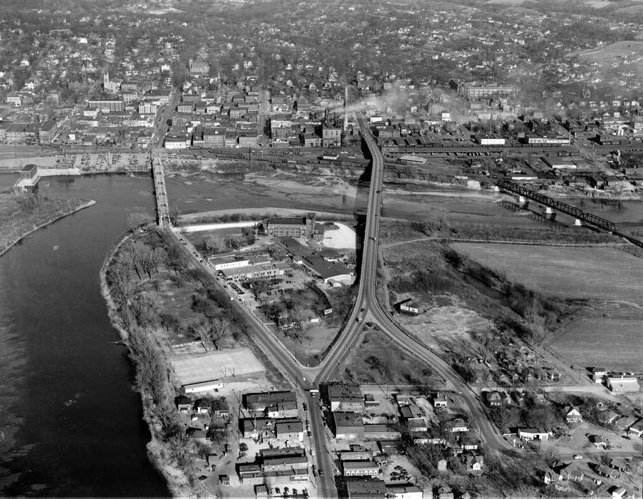 Cities and Towns, Ottumwa, IA, river, Iowa History, Lakes, Rivers, and Streams, Iowa, Aerial Shots, road, history of Iowa, Lemberger, LeAnn