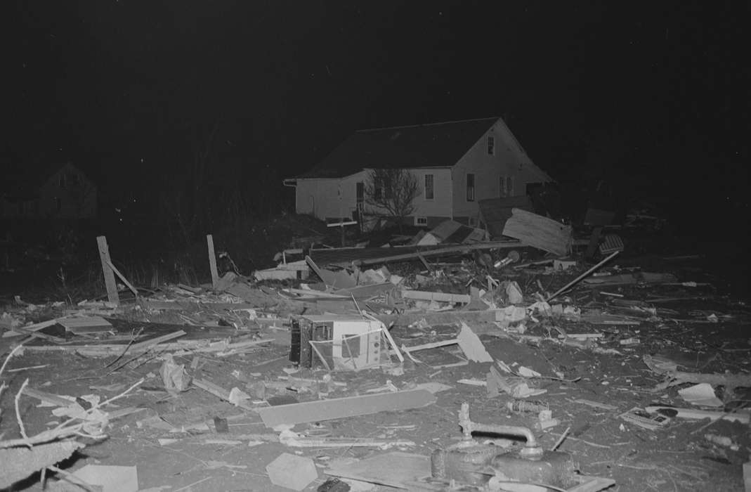 Wrecks, disaster, Iowa History, Iowa, Lemberger, LeAnn, oven, Homes, destruction, Cities and Towns, history of Iowa, Keosauqua, IA, tornado, house