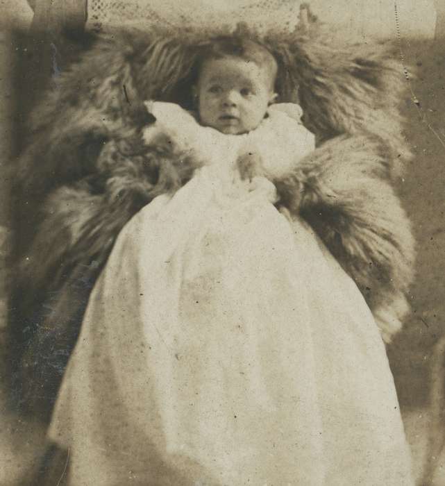 fur, history of Iowa, Parkersburg, IA, Children, Portraits - Individual, Iowa, Iowa History, Neymeyer, Robert, baby, dress
