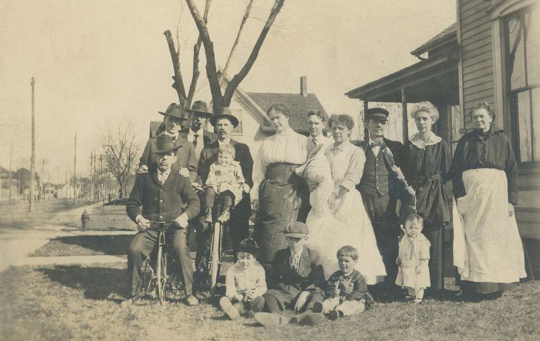 trainman cap, edwardian, Portraits - Group, sidewalk, Black Hawk, Iowa, Children, women, history, Families, victorian, O'Brink, Lisa, fedora, Waterloo, men, boys, ia, Cities and Towns, historic, United States, kids, Photos, children, IA, suit, family, apron, newsboy cap