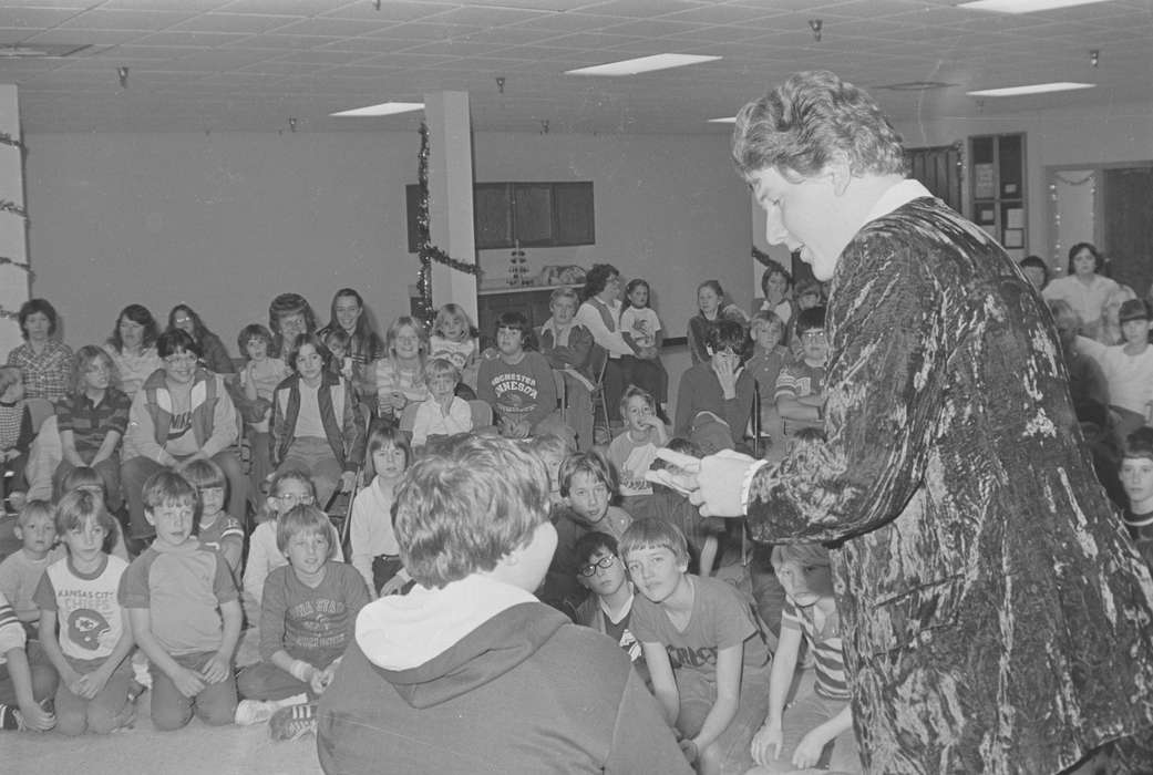 show, crowd, Iowa, Coon Rapids, United States, historic, history, Coon Rapids Enterprise, Photos, IA, ia, Entertainment, magic
