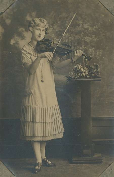 girl, Black Hawk, Iowa, Children, portrait, history, O'Brink, Lisa, Waterloo, dress, ia, finger waves, studio, finger wave hair, historic, United States, Photos, IA, pearl necklace, violin, Portraits - Individual