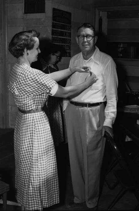 Portraits - Individual, Families, United States, history, ia, glasses, Photos, Leisure, Coon Rapids Enterprise, historic, plaid, smile, IA, Iowa, dress, Coon Rapids, couple