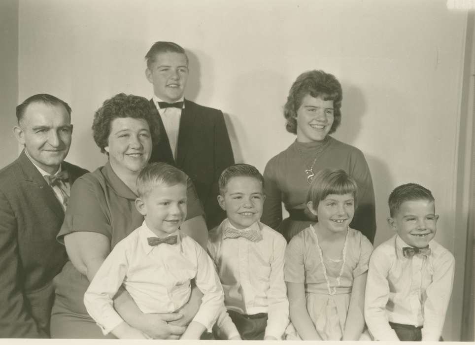 Iowa History, Portraits - Group, Iowa, Harder, Connie, Sumner, IA, history of Iowa, bowtie, Families, necklace