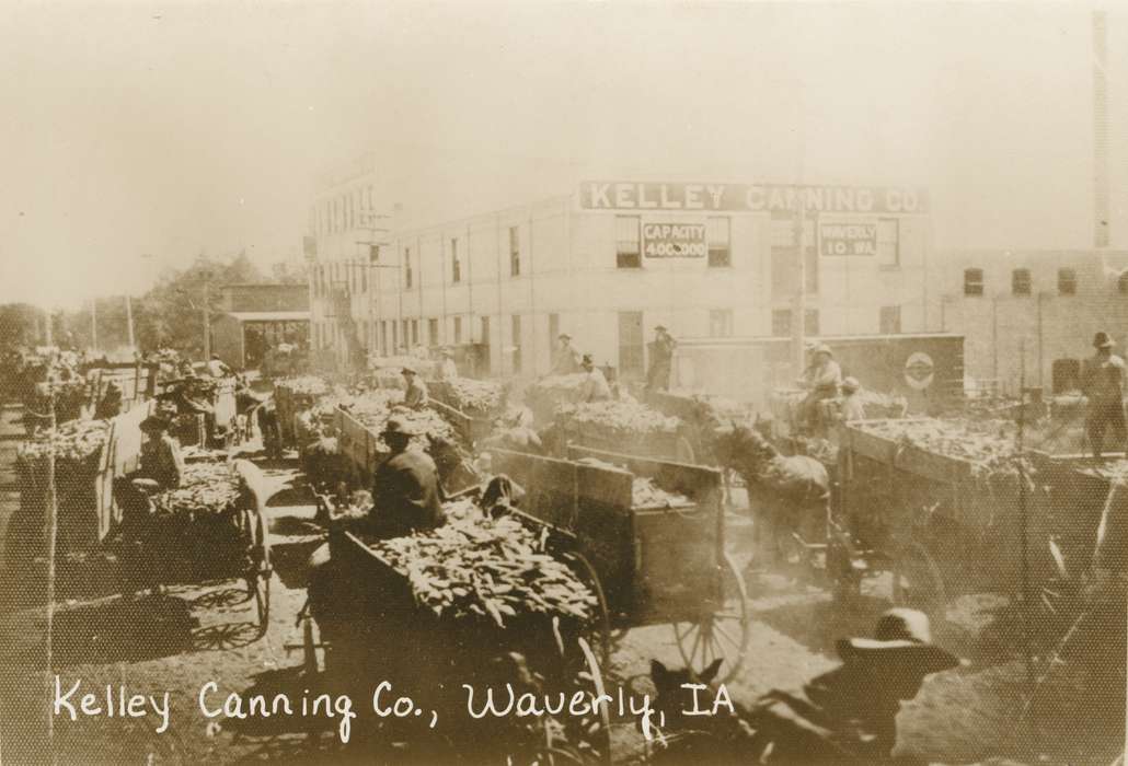 traffic, horse, Meyer, Mary, building, Iowa History, wagon, history of Iowa, crowd, Businesses and Factories, wagons, horses, Iowa