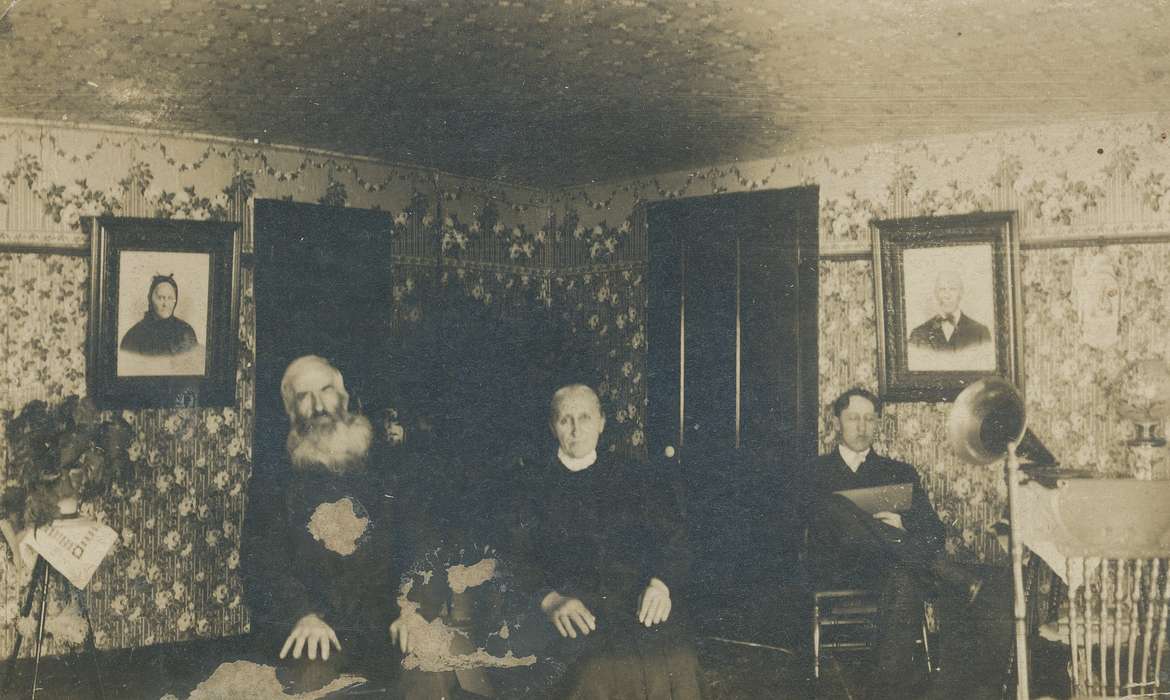 Portraits - Group, Black Hawk, framed, Iowa, portrait, Families, grandma, O'Brink, Lisa, history, Waterloo, men, phonograph, ia, woman, grandpa, historic, United States, wallpaper, Photos, Homes, IA, portraits
