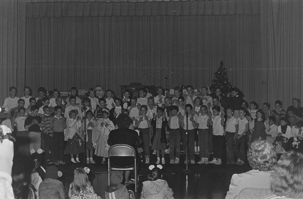 Schools and Education, Entertainment, singing, history, historic, children, performance, Iowa, Coon Rapids Enterprise, Photos, Children, ia, christmas, concert, Holidays, christmas tree, Portraits - Group