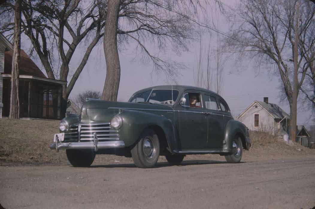 car, hubcap, headlight, Sack, Renata, sedan, Iowa History, Iowa, Motorized Vehicles, history of Iowa, IA