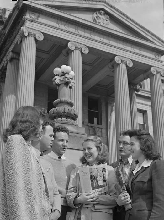 students, tall building, Iowa History, Schools and Education, history of Iowa, Portraits - Group, Leisure, Iowa, Library of Congress, iowa state university