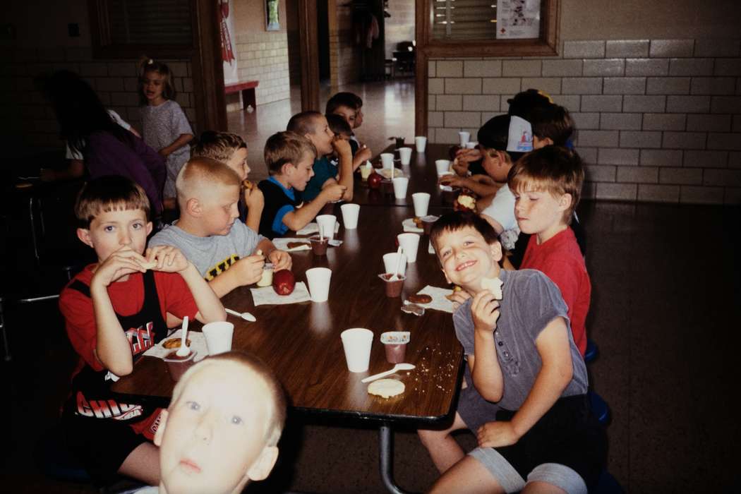 ia, Iowa, Coon Rapids Enterprise, Children, United States, elementary students, boy, Schools and Education, second grade missouri trip, history, apple, Photos, pudding, historic, missouri trip, Food and Meals, MO, school trip