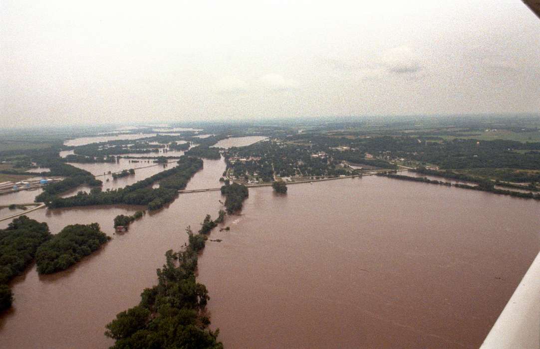 forest, Floods, Cities and Towns, Eddyville, IA, Lakes, Rivers, and Streams, Lemberger, LeAnn, bridge, des moines river, river, Iowa History, Aerial Shots, Iowa, history of Iowa
