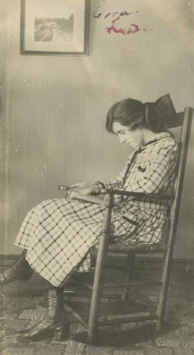 woman, bow, Leisure, Iowa History, Portraits - Individual, reading, Iowa, chair, Homes, history of Iowa, Cook, Mavis, Charles City, IA, book