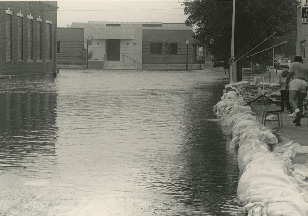 Waverly Public Library, sandbag, Floods, Civic Engagement, Cities and Towns, history of Iowa, Iowa, Iowa History, sandbagging, Waverly, IA, streetlights, Motorized Vehicles, Businesses and Factories, brick building