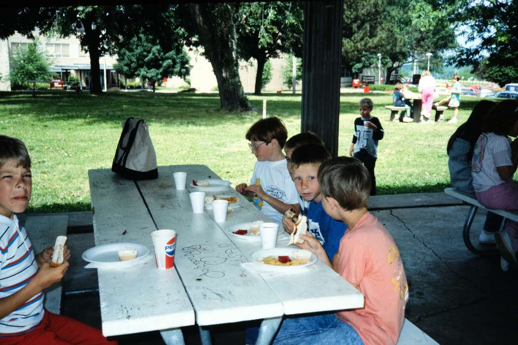 ia, second grade missouri trip, Iowa, history, picnic, picnic shelter, Photos, Coon Rapids Enterprise, Portraits - Group, Children, missouri trip, historic, United States, MO, school trip