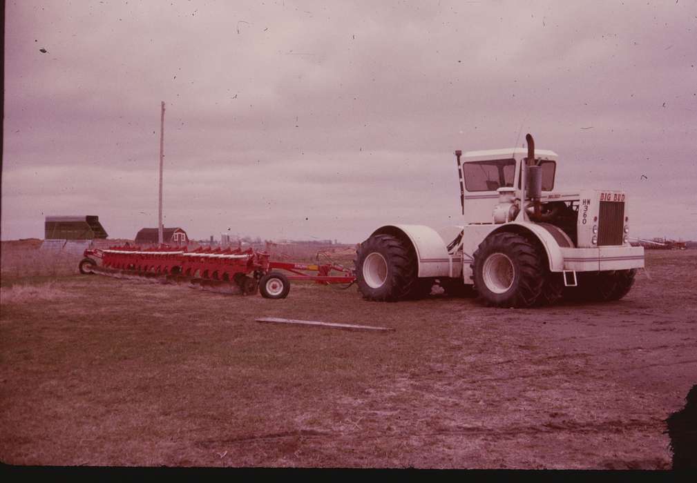 Iowa, Farming Equipment, IA, Motorized Vehicles, truck, Iowa History, history of Iowa, Zischke, Ward, Farms