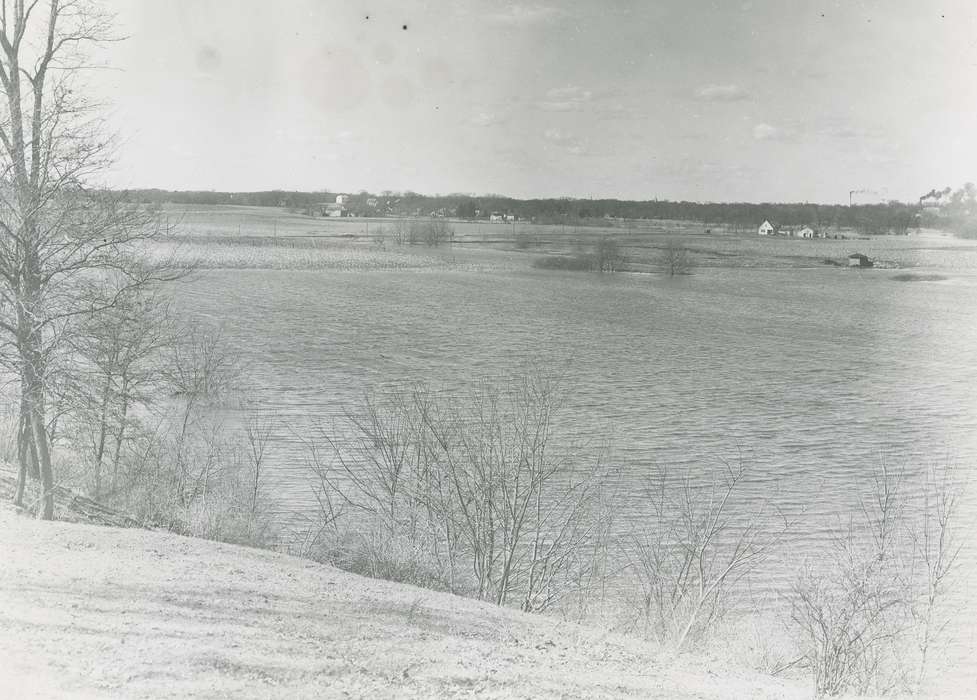 cedar river, Waverly Public Library, Floods, Cities and Towns, Lakes, Rivers, and Streams, Iowa History, smokestack, Waverly, IA, flooding, Landscapes, correct date needed, tree line, Iowa, history of Iowa, Businesses and Factories