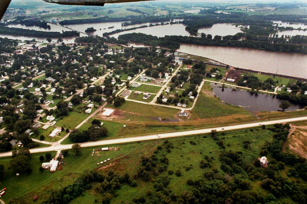 highway, Cities and Towns, Eddyville, IA, Aerial Shots, Lemberger, LeAnn, history of Iowa, Lakes, Rivers, and Streams, Iowa History, des moines river, neighborhood, Floods, river, Iowa