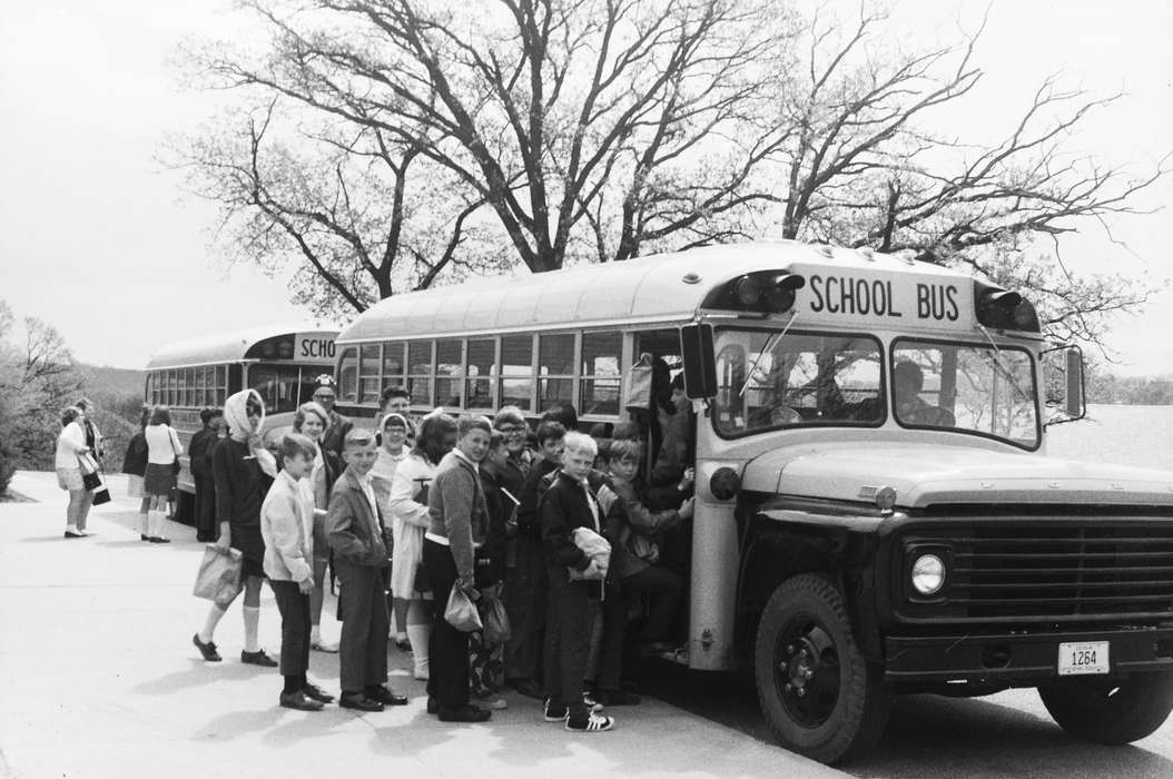 ia, children, school bus, Schools and Education, Iowa, history, candid, IA, Coon Rapids, Photos, Coon Rapids Enterprise, Children, historic, United States, Motorized Vehicles, field trip
