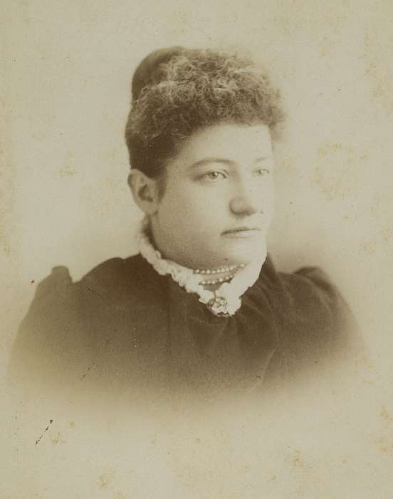 woman, lace collar, Portraits - Individual, Grand Junction, IA, pearls, Iowa History, history of Iowa, cabinet photo, brooch, Olsson, Ann and Jons, Iowa