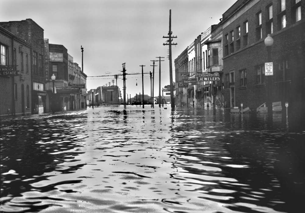 Floods, Cities and Towns, Lemberger, LeAnn, Iowa History, street, Main Streets & Town Squares, Iowa, Ottumwa, IA, history of Iowa