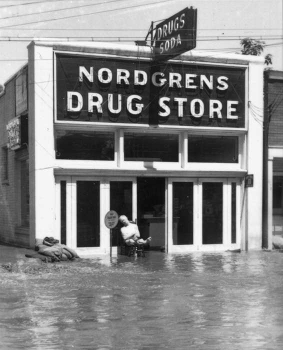 drug store, Iowa History, Lemberger, LeAnn, store, Floods, Cities and Towns, Ottumwa, IA, store front, Iowa, Businesses and Factories, history of Iowa
