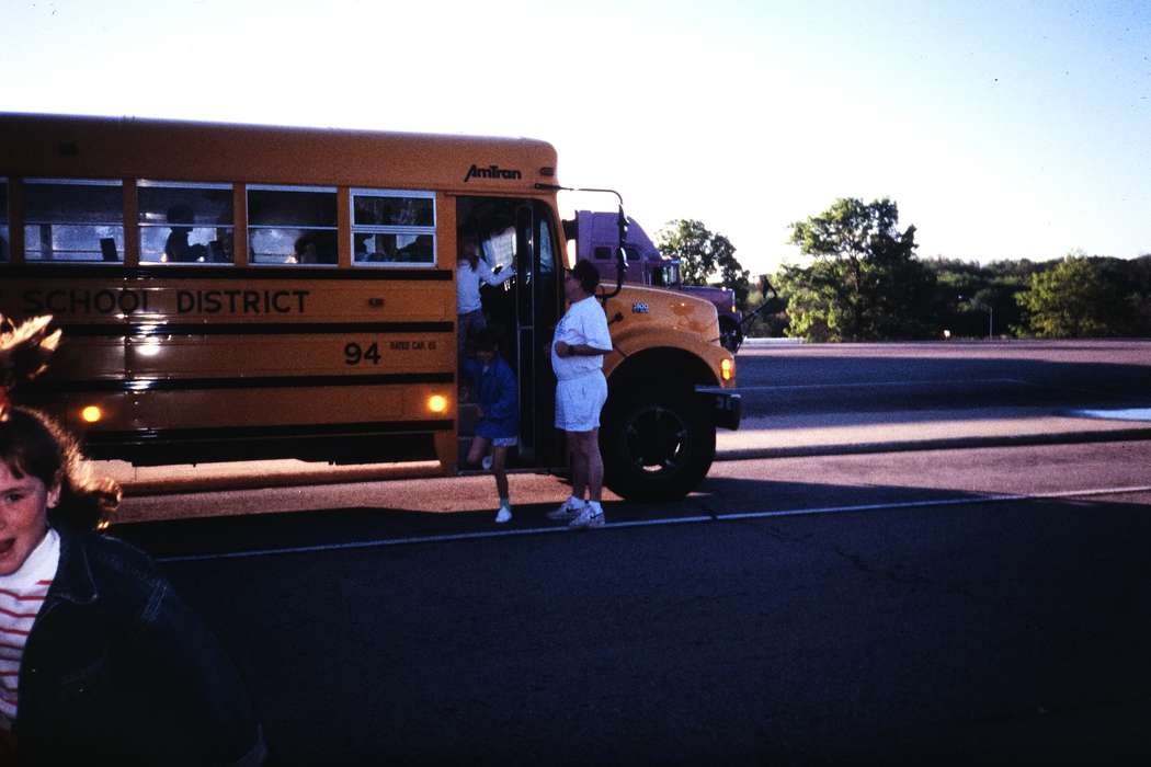 ia, school bus, Iowa, France, Motorized Vehicles, Coon Rapids Enterprise, Children, United States, bus, field trip, Travel, second grade missouri trip, history, Photos, historic, missouri trip, MO, school trip