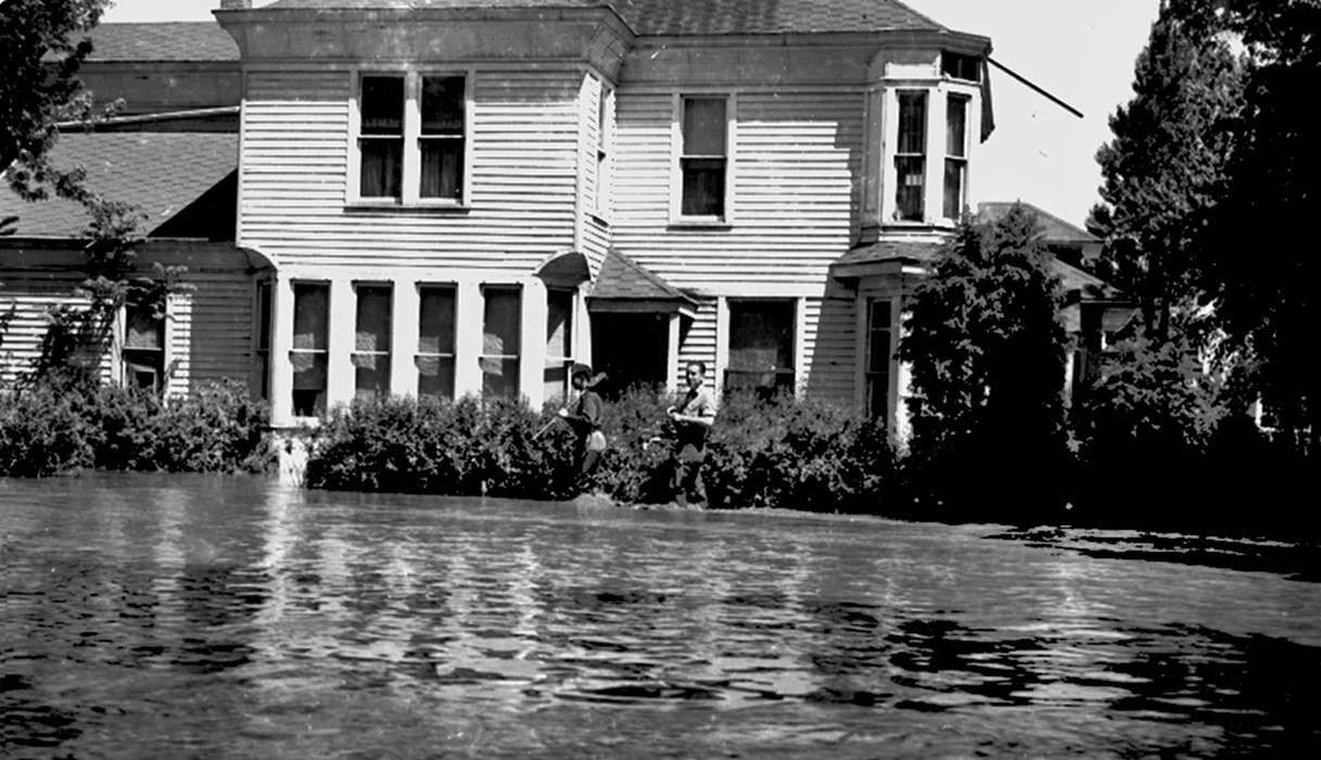 Floods, Homes, Lemberger, LeAnn, Iowa History, men, Iowa, Ottumwa, IA, history of Iowa