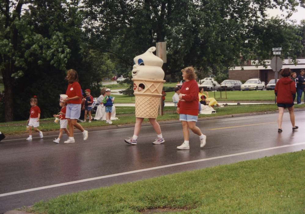 fourth of july, Johnson County Historical Society, Fairs and Festivals, ice cream, Food and Meals, Businesses and Factories, Holidays, dairy queen, mascot, parade