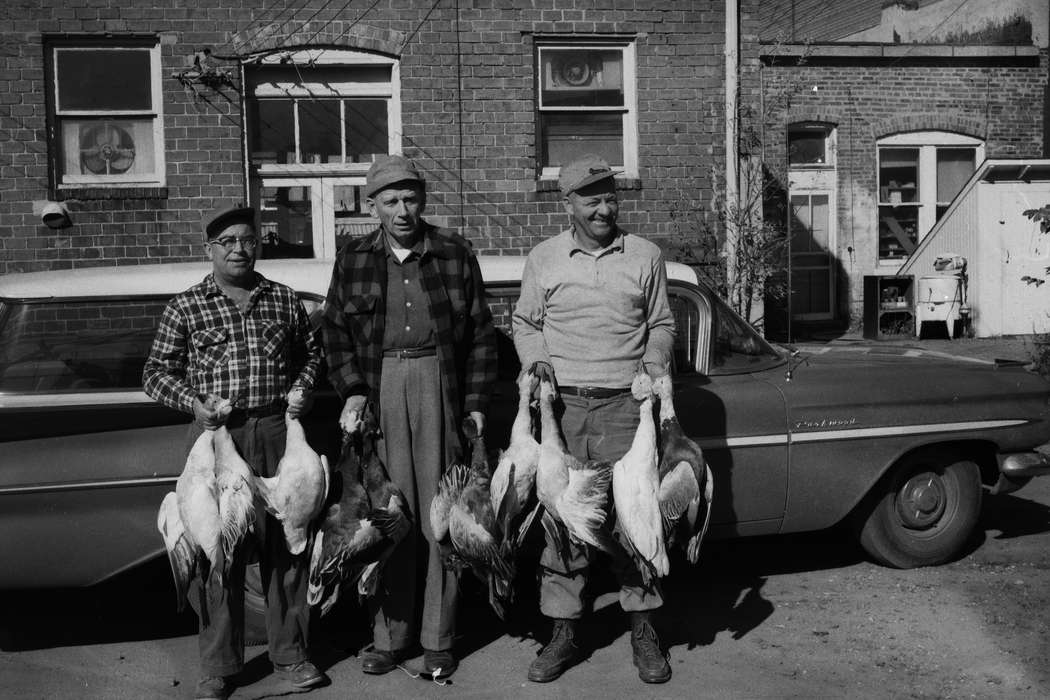 Portraits - Group, history, Photos, Outdoor Recreation, Iowa, IA, men, Cities and Towns, station wagon, Motorized Vehicles, bird hunting, United States, ia, Coon Rapids Enterprise, historic, smile, Coon Rapids, flannel