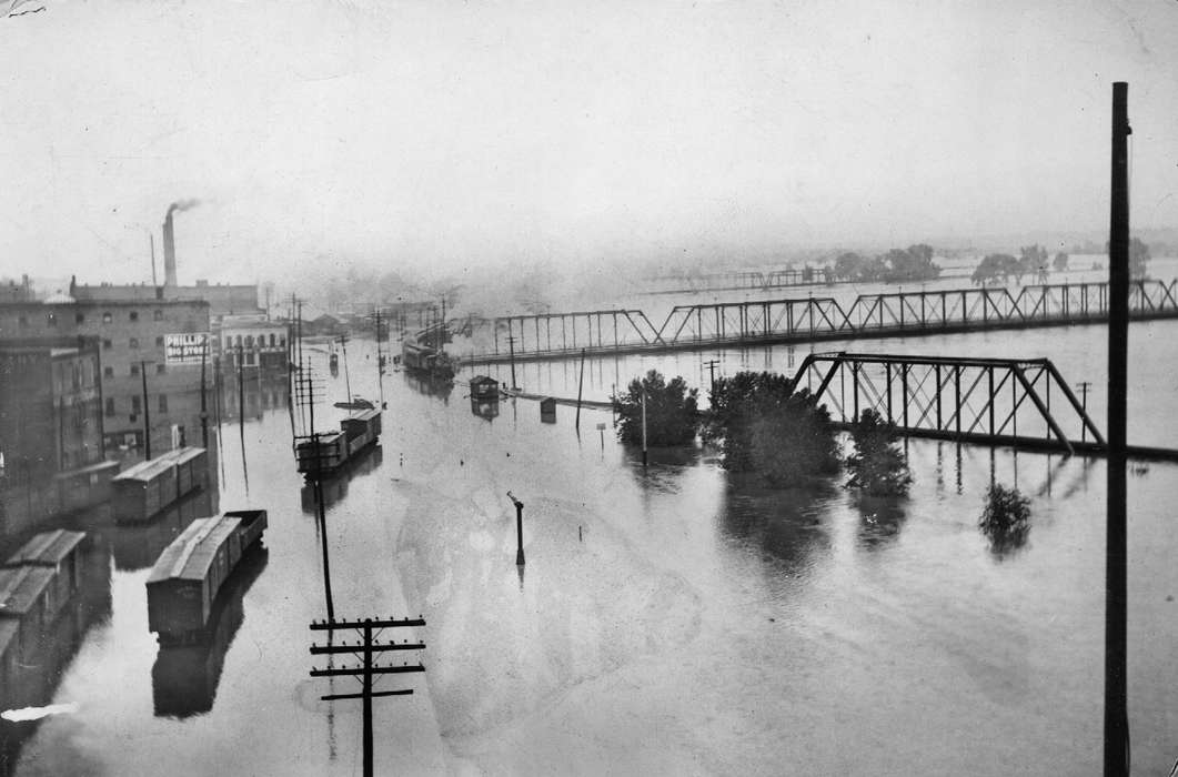 Lemberger, LeAnn, Floods, Iowa History, Iowa, history of Iowa, Ottumwa, IA, train bridge