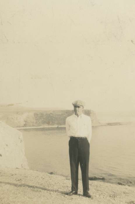 Black Hawk, Iowa, ocean, history, man, O'Brink, Lisa, Waterloo, cliffside, ia, historic, United States, Photos, cliffs, Lakes, Rivers, and Streams, IA, cliff, Portraits - Individual, newsboy cap