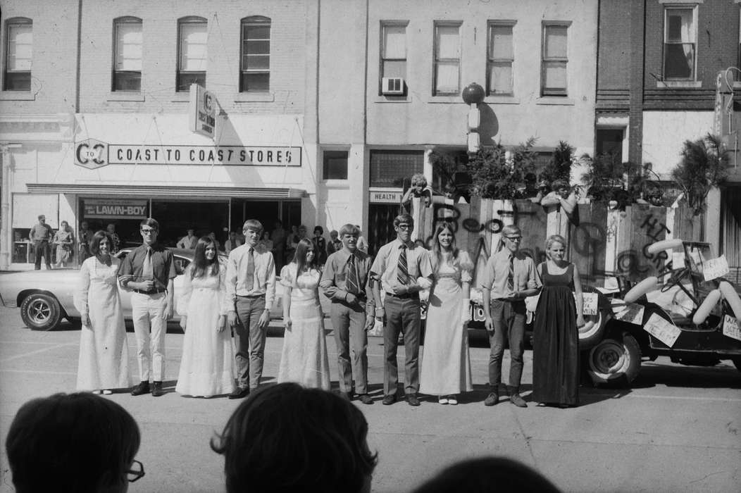 ia, parade, homecoming court, Iowa, IA, Coon Rapids, Coon Rapids Enterprise, Main Streets & Town Squares, United States, parade float, Businesses and Factories, Schools and Education, history, Entertainment, Photos, Portraits - Group, historic, portrait-group