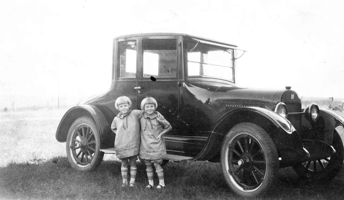 sisters, automobile, sister, girl, Motorized Vehicles, twins, history of Iowa, Children, car, Iowa, Iowa History, Strawberry Point, IA, Families, Kringlen, Linda, 1921 buick