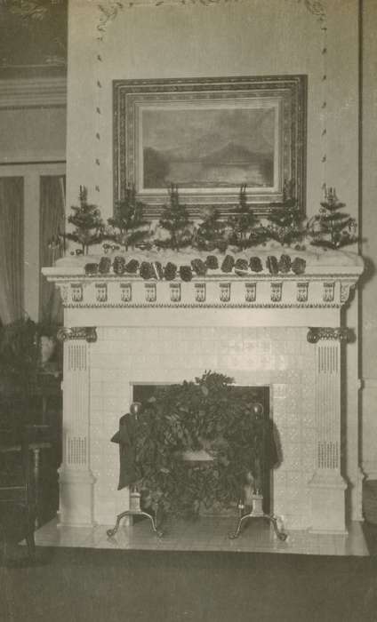fireplace, christmas wreath, christmas, Iowa History, history of Iowa, Homes, Holidays, christmas decorations, McMurray, Doug, Iowa, Webster City, IA