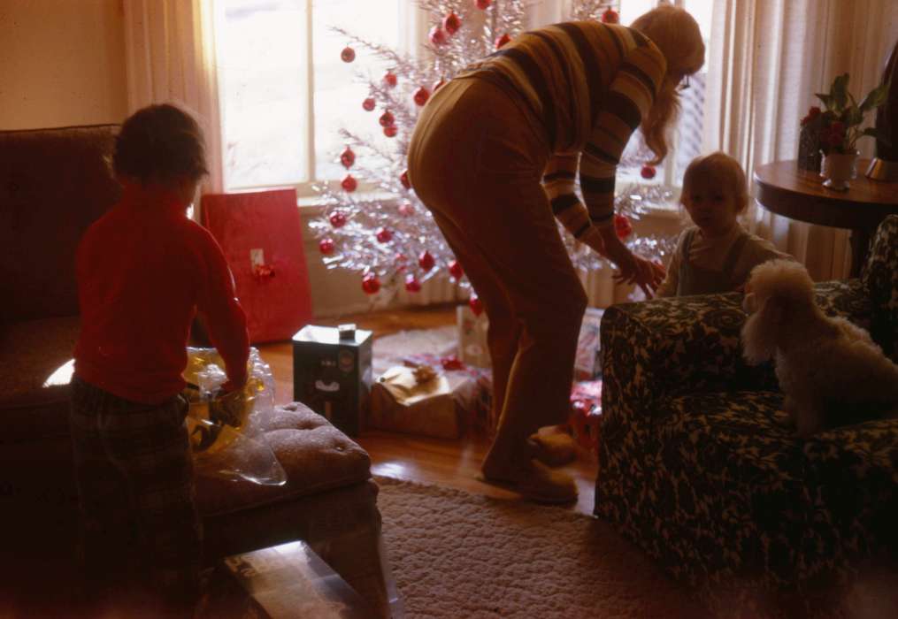 christmas tree, Iowa, Homes, Children, Families, Holidays, christmas presents, Iowa History, Burlington, IA, living room, Morrissey, Jeff, christmas, history of Iowa
