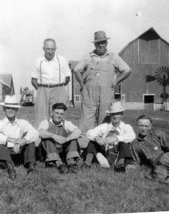 Iowa, Portraits - Group, picnic, Iowa History, history of Iowa, Sumner, IA, Farms, Hahn, Cindy, Barns