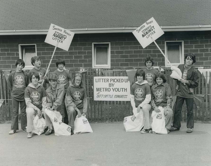 IA, trash bags, Black Hawk, historic, Iowa, national cattle congress, Portraits - Group, United States, Grout Museum of History and Science, ia, brick building, Waterloo, sweatshirt, Photos, history, Children, fence